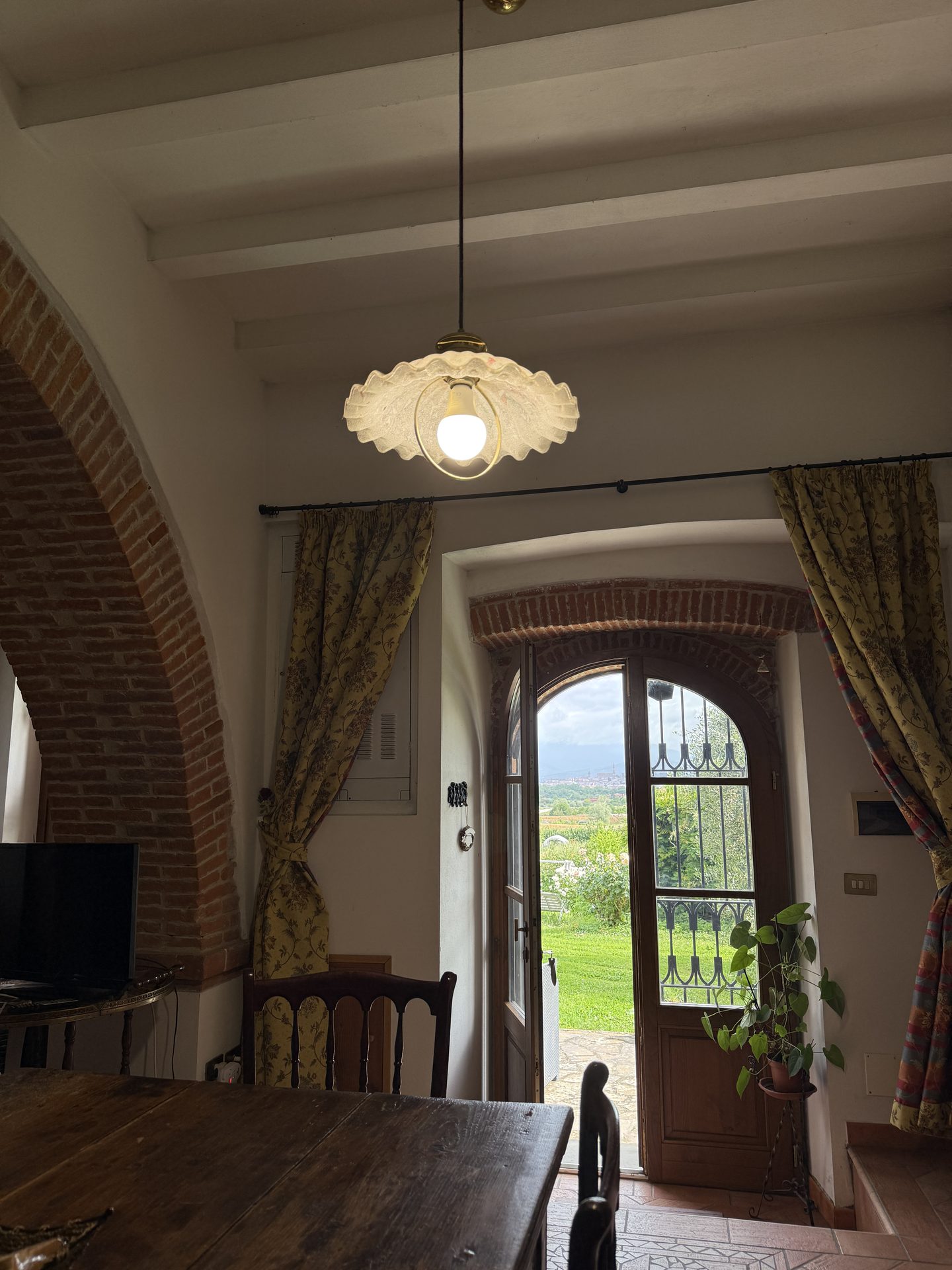 Soggiorno con vista sul giardino